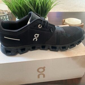 On Cloud 5 Running Shoes